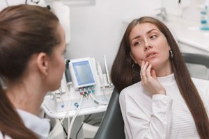 woman experiencing tooth pain