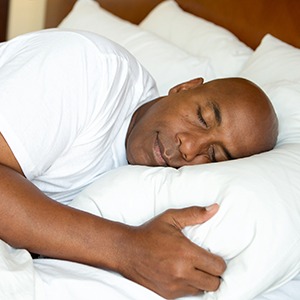 Man sleeping soundly thanks to sleep apnea therapy